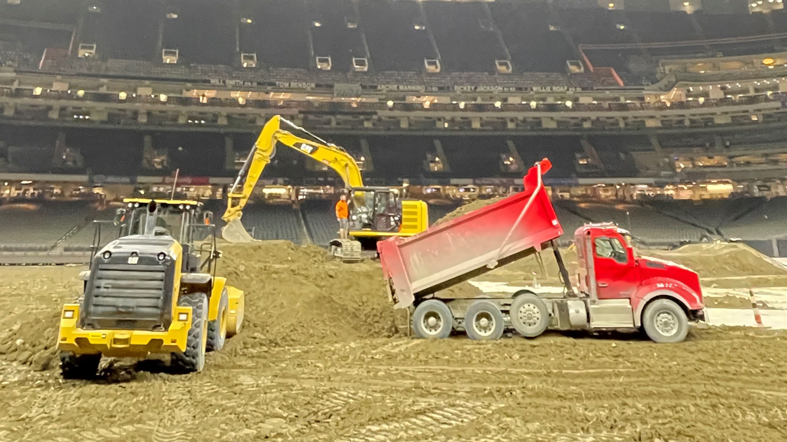 https://digital-release.wgno.com/news/local/monster-jam-prepares-for-upcoming-weekend-delivering-3-5-million-pounds-of-dirt-to-caesars-superdome/