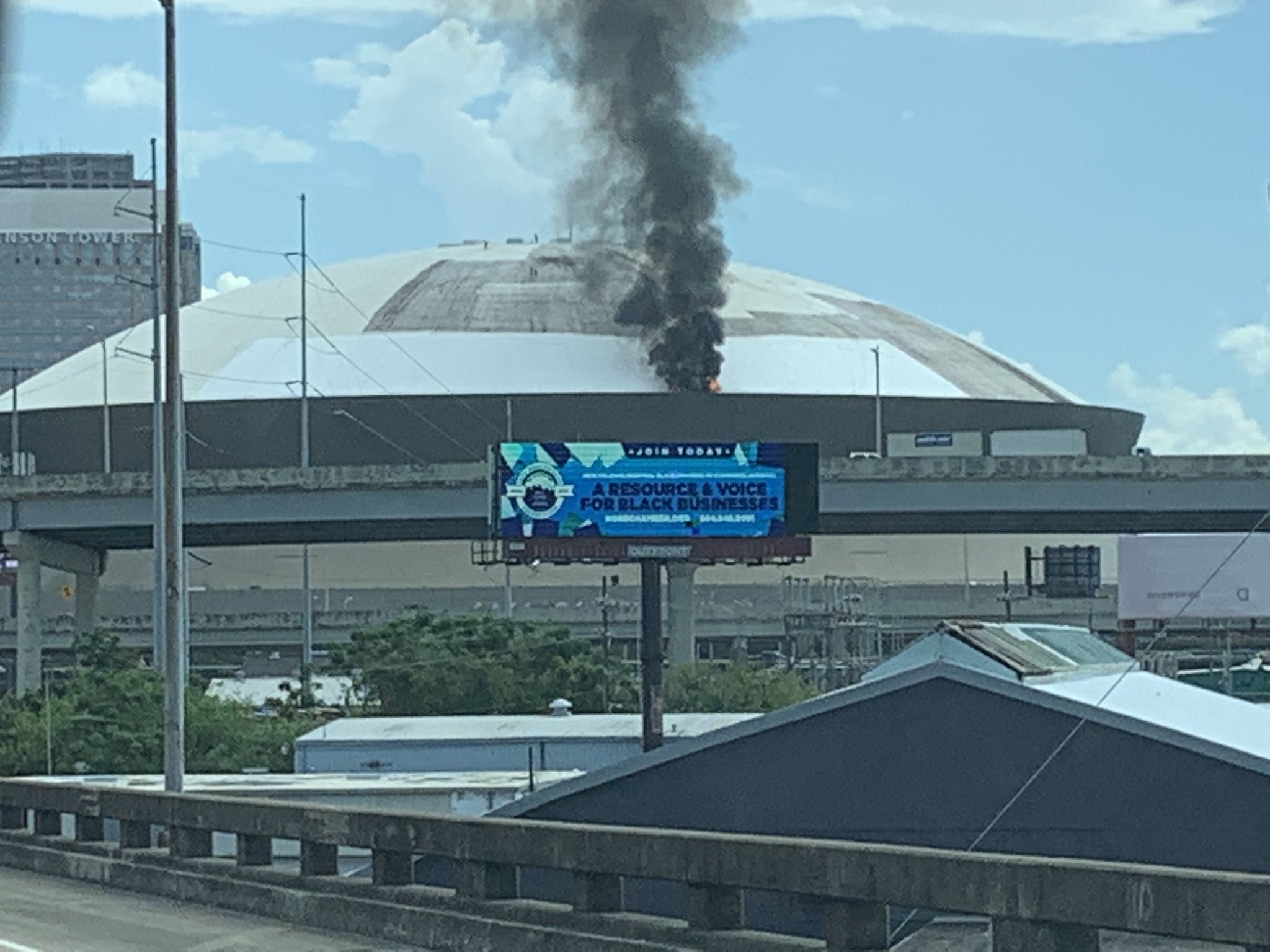 https://digital-release.wgno.com/news/local/watch-smoke-flames-billow-from-roof-of-superdome/
