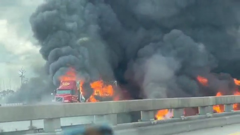 https://digital-release.wgno.com/news/local/eastbound-lanes-closed-on-bonnet-carre-spillway-after-massive-truck-fire-engulfs-section-of-bridge/