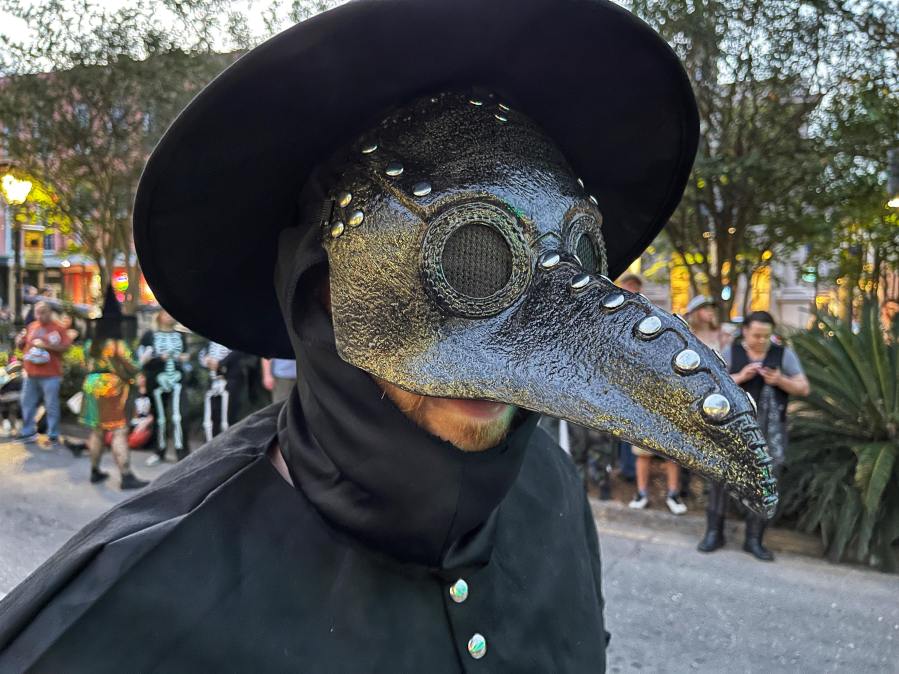 https://digital-release.wgno.com/news/local/gallery-krewe-of-boo-rolls-through-and-haunts-new-orleans/