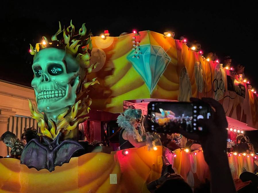https://digital-release.wgno.com/news/local/gallery-krewe-of-boo-rolls-through-and-haunts-new-orleans/
