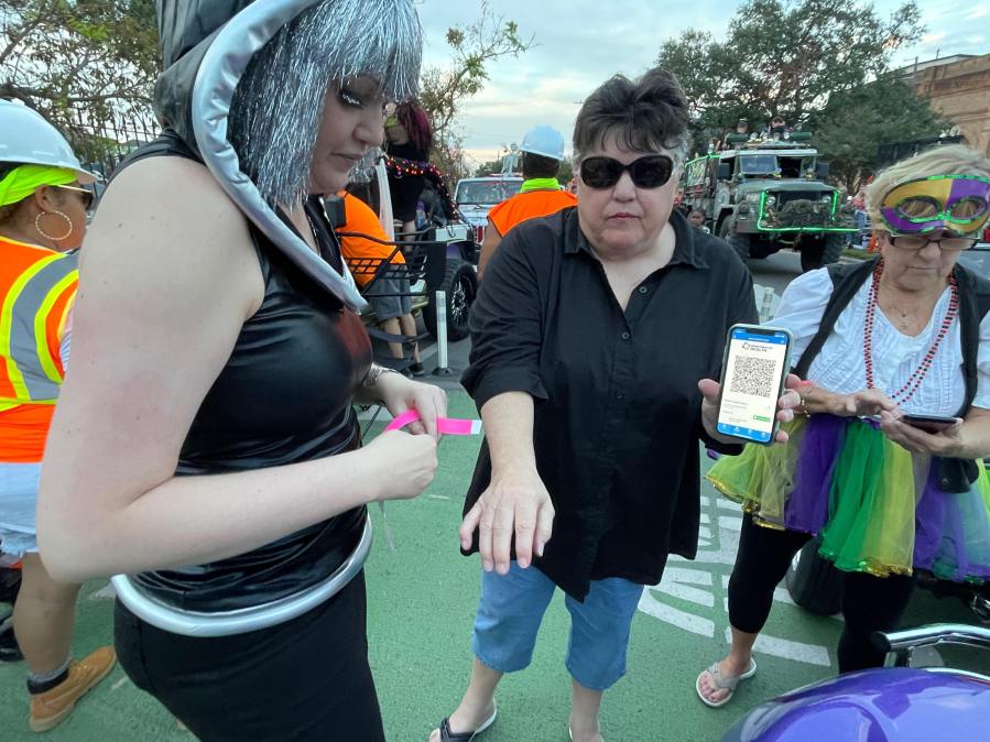 https://digital-release.wgno.com/news/local/gallery-krewe-of-boo-rolls-through-and-haunts-new-orleans/