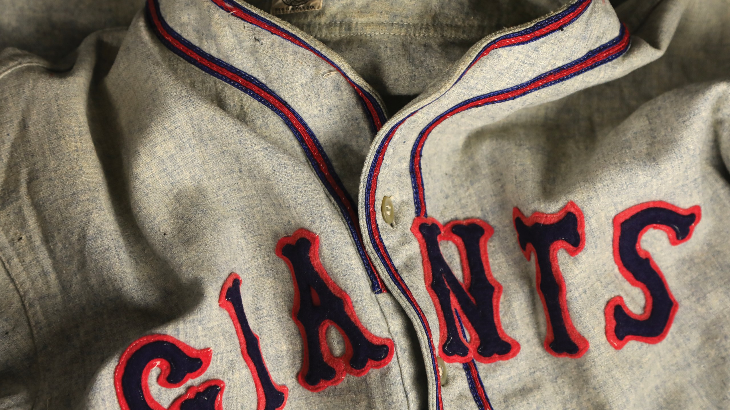 https://digital-release.wgno.com/sports/local-baseball-legend-headlines-lelands-auction-with-tom-brady-rookie-card