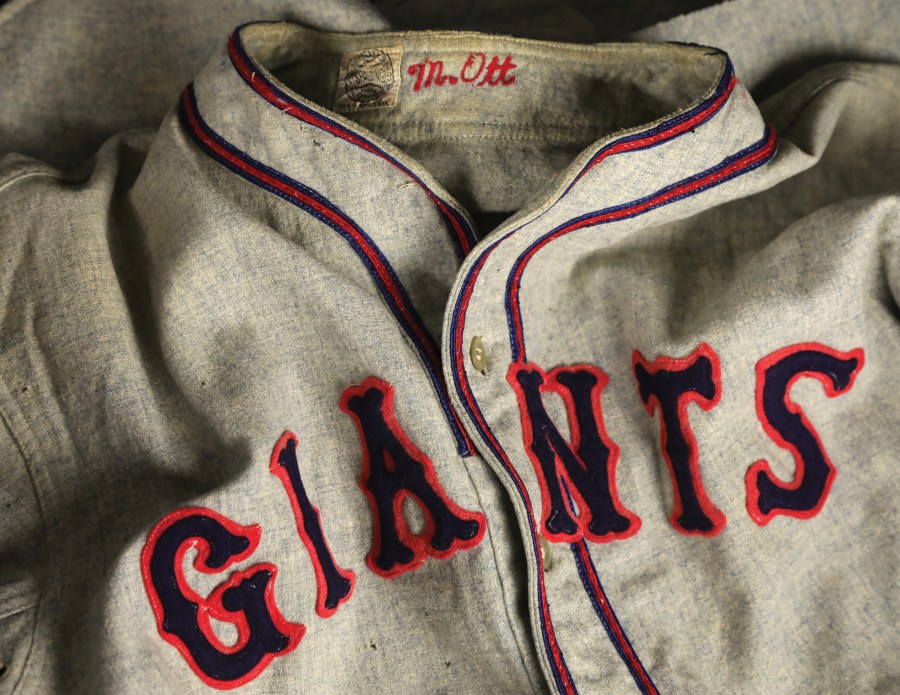 https://digital-release.wgno.com/sports/local-baseball-legend-headlines-lelands-auction-with-tom-brady-rookie-card