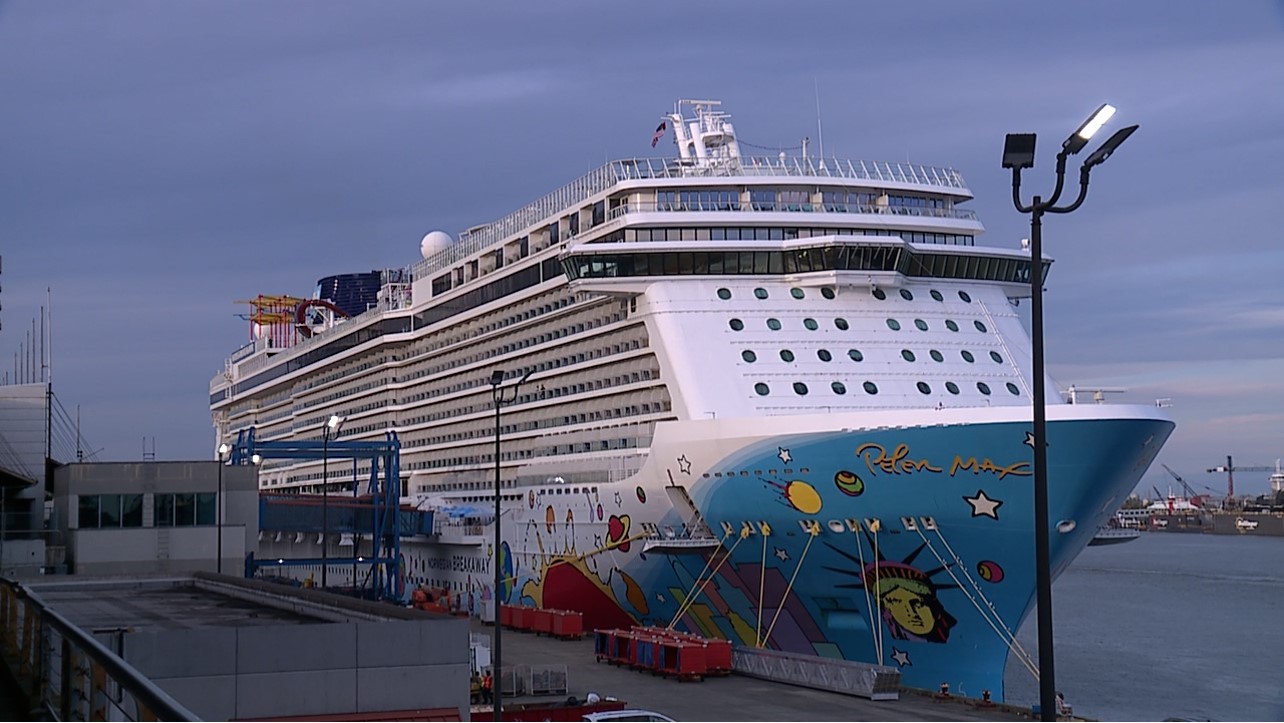https://digital-release.wgno.com/news/health/coronavirus/approaching-cruise-ship-contains-at-least-10-cases-of-covid-19/