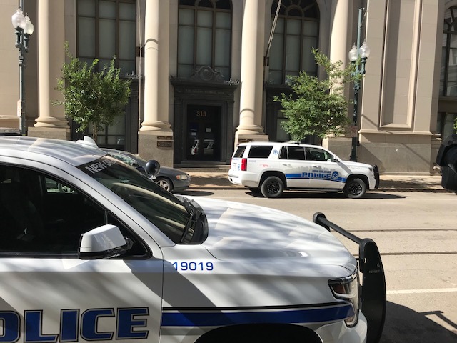 https://digital-release.wgno.com/news/crime/breaking-fbi-confirms-christmas-eve-bank-robbery-in-cbd