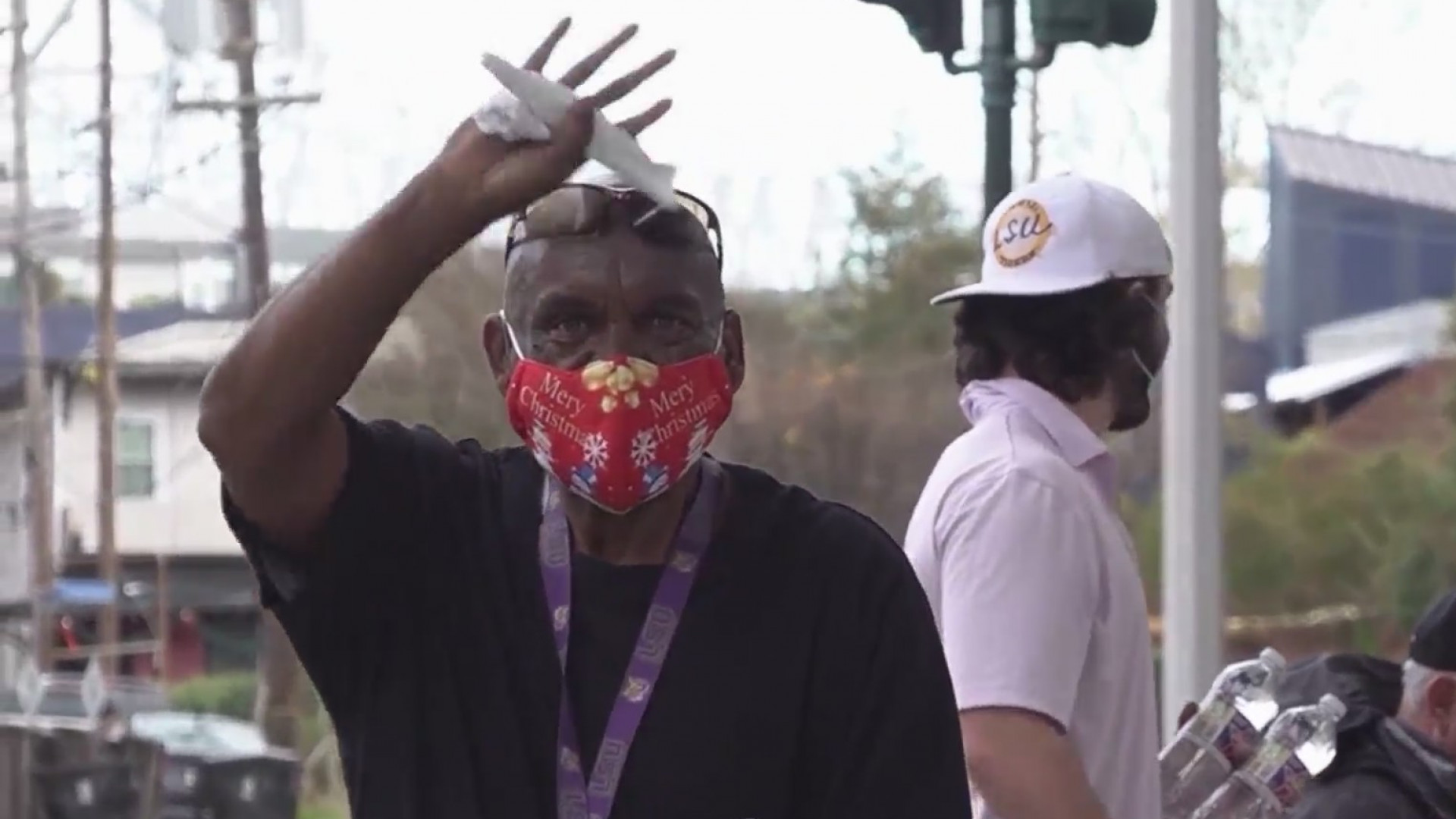 https://digital-release.wgno.com/news/local/metairie-family-feeds-the-new-orleans-homeless/