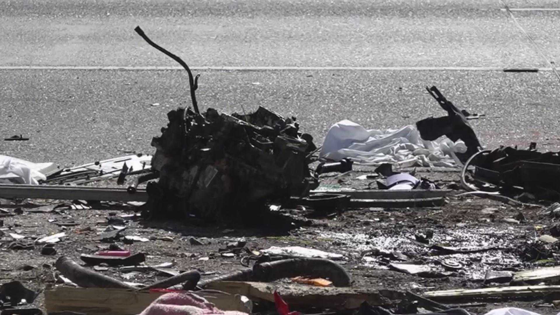 https://digital-release.wgno.com/news/local/kenner-power-outage-caused-by-two-car-crash-that-kills-3-critically-injures-another/