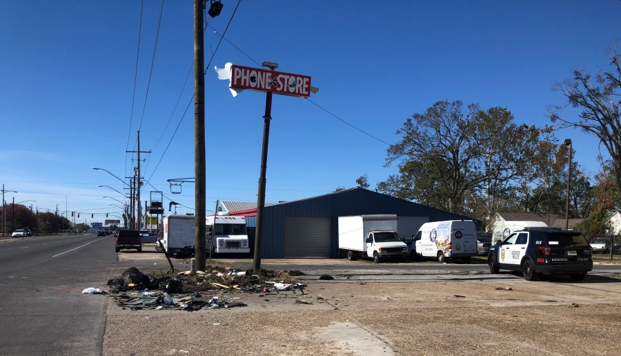 https://digital-release.wgno.com/news/local/kenner-power-outage-caused-by-two-car-crash-that-kills-3-critically-injures-another/