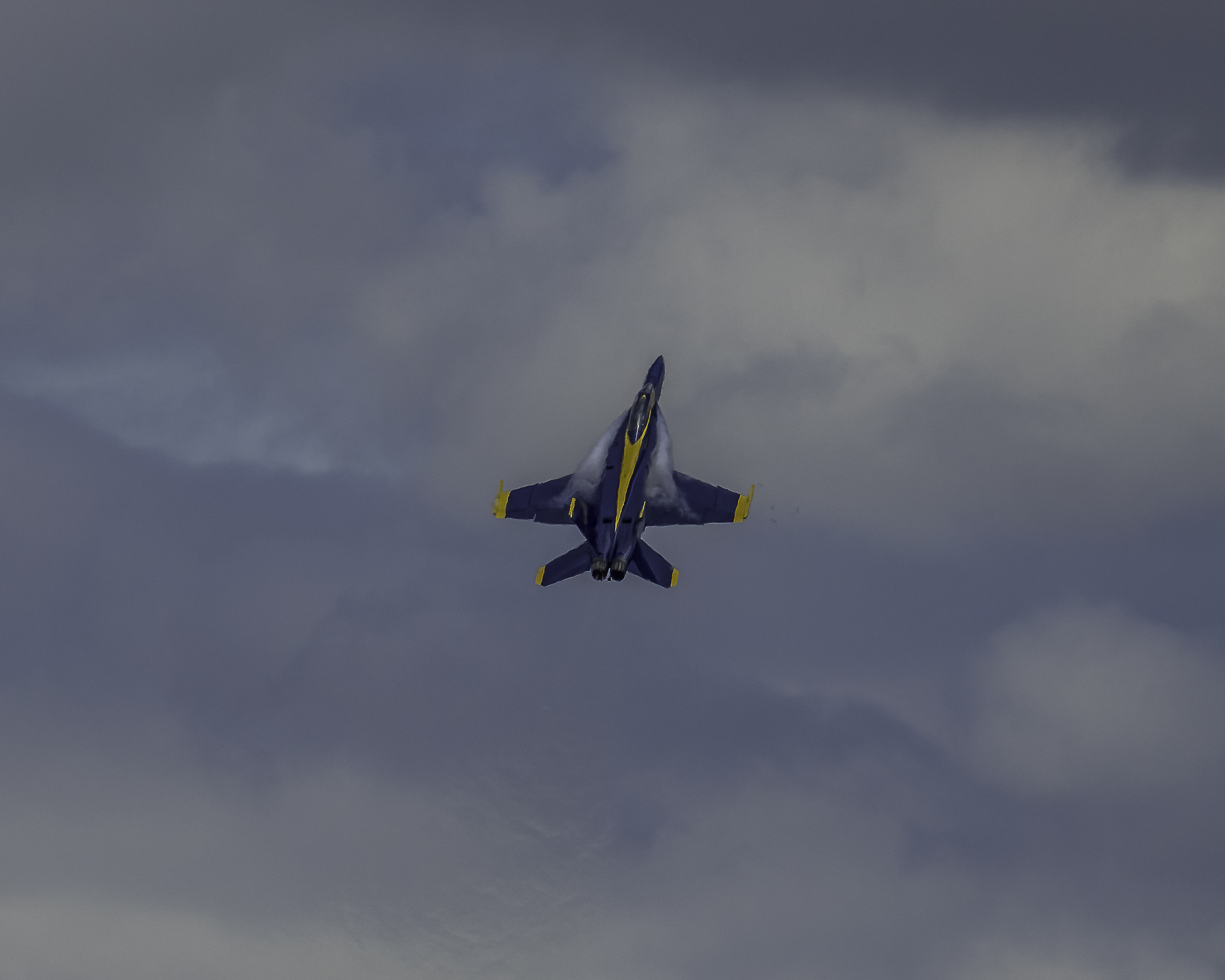 https://digital-release.wgno.com/news/local/gallery-see-the-spectacular-blue-angels-soar-in-new-orleans-air-show/