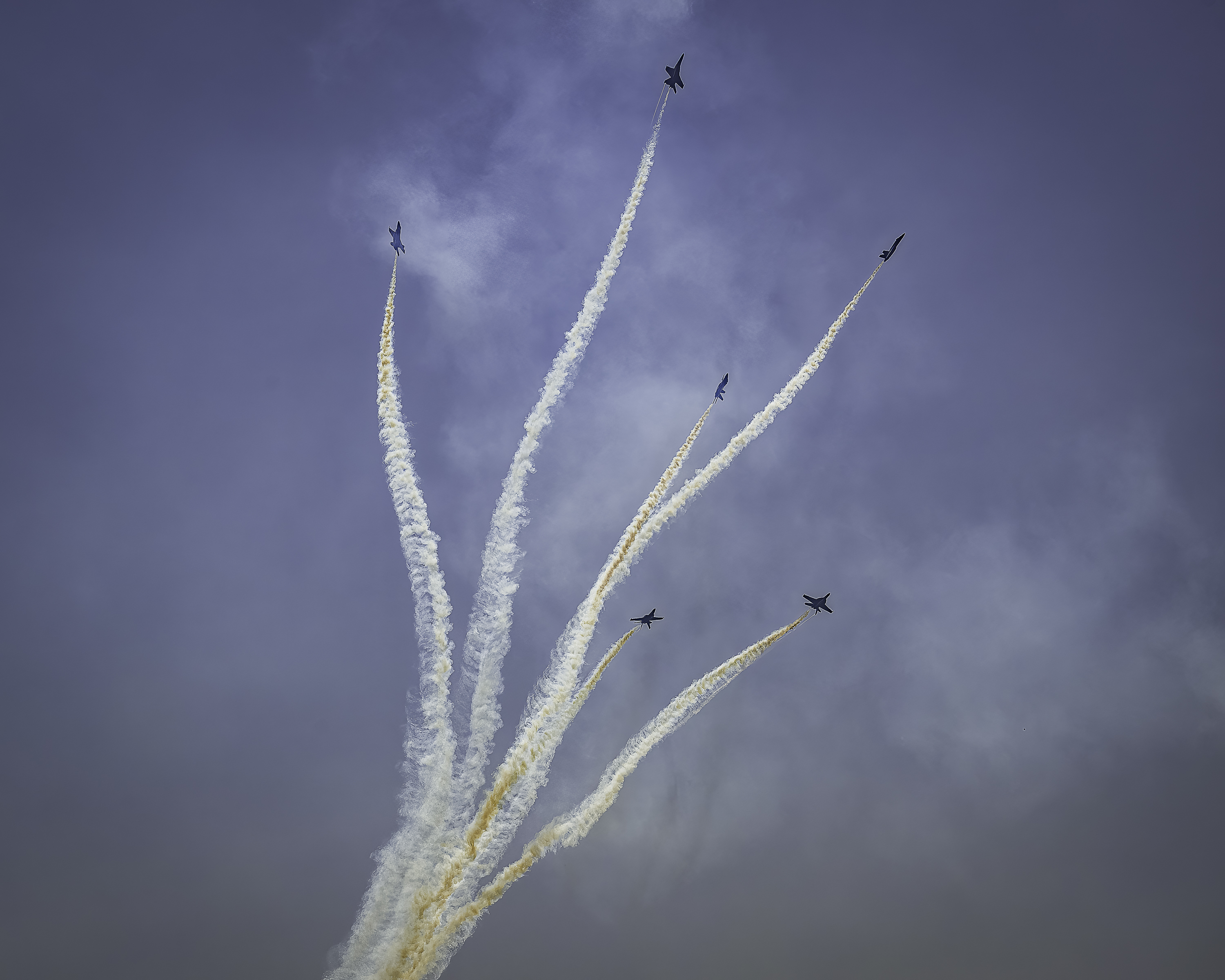 https://digital-release.wgno.com/news/local/gallery-see-the-spectacular-blue-angels-soar-in-new-orleans-air-show/