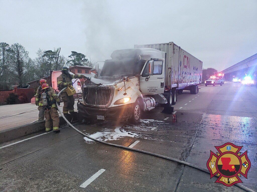 https://digital-release.wgno.com/news/18-wheeler-ablaze-at-the-base-of-causeway-bridge/