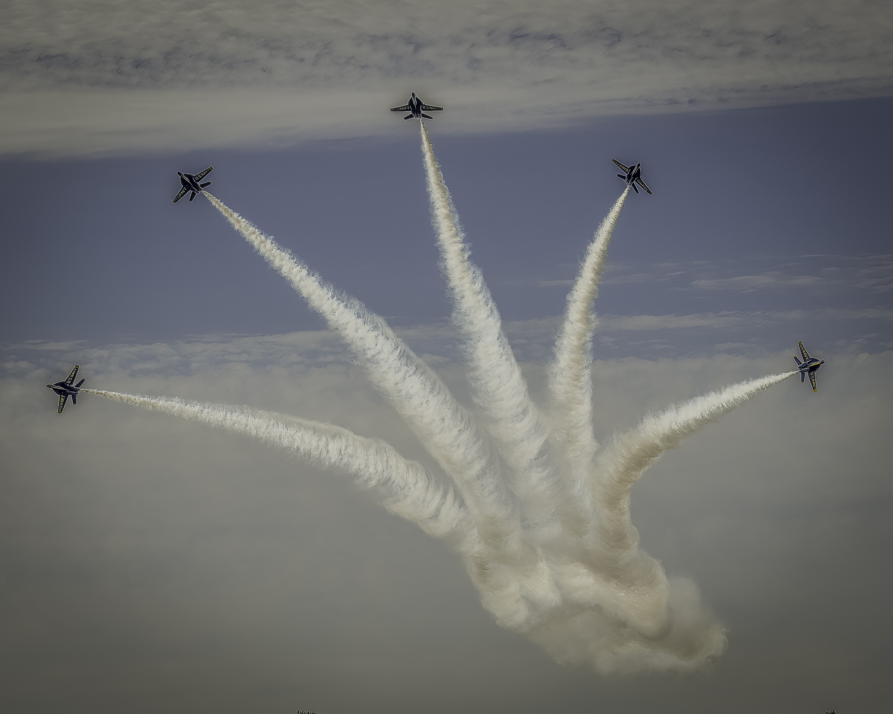 https://digital-release.wgno.com/news/local/gallery-see-the-spectacular-blue-angels-soar-in-new-orleans-air-show/