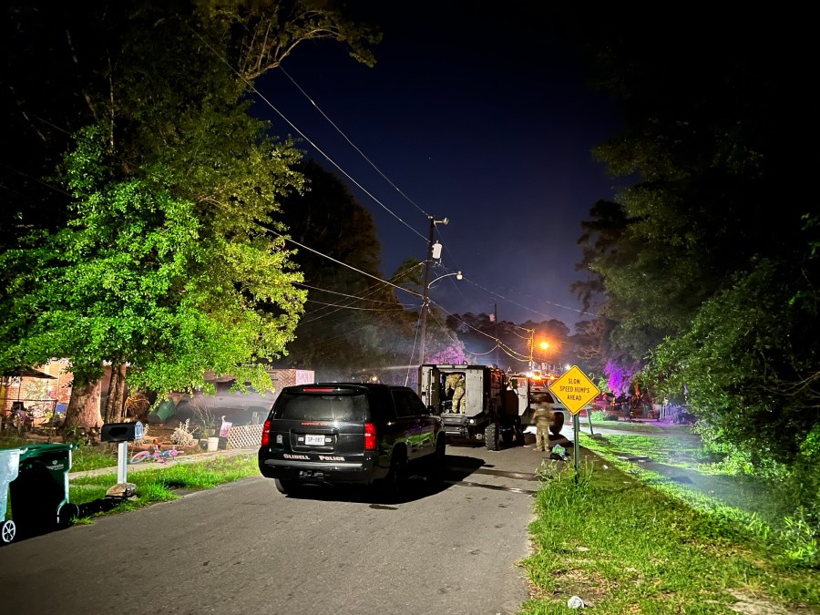 https://digital-release.wgno.com/news/crime/children-safe-man-arrested-after-4-hour-swat-standoff-in-slidell/